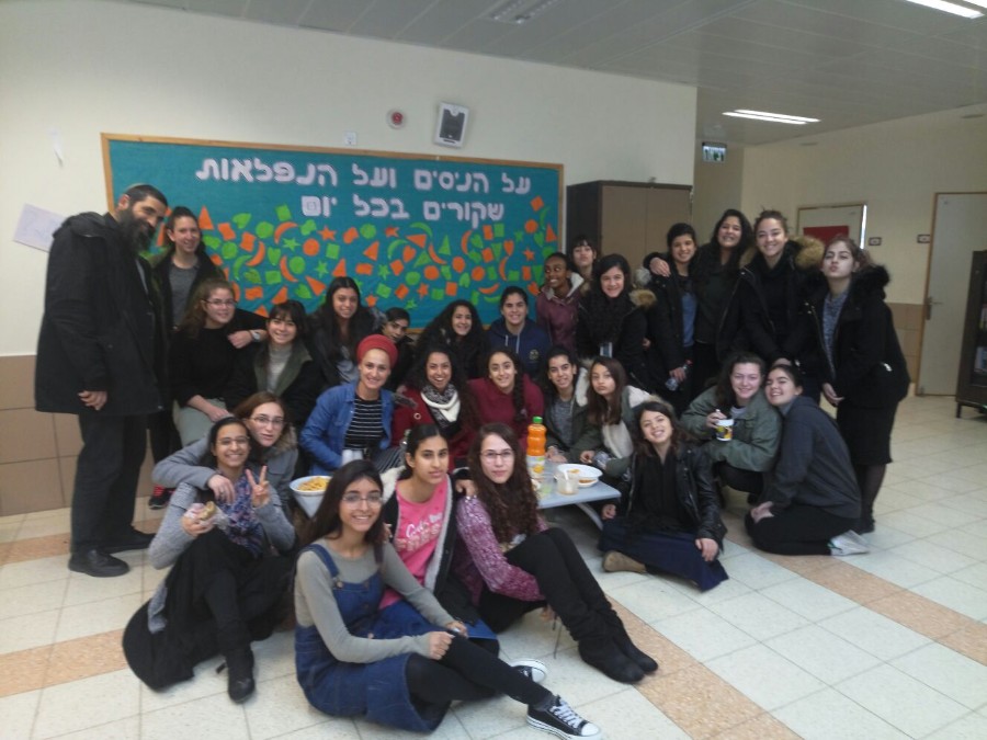 ביקור הרב ספז, רכזת קהילה ורכזת נוער באולפנת צביה כוכב יעקב