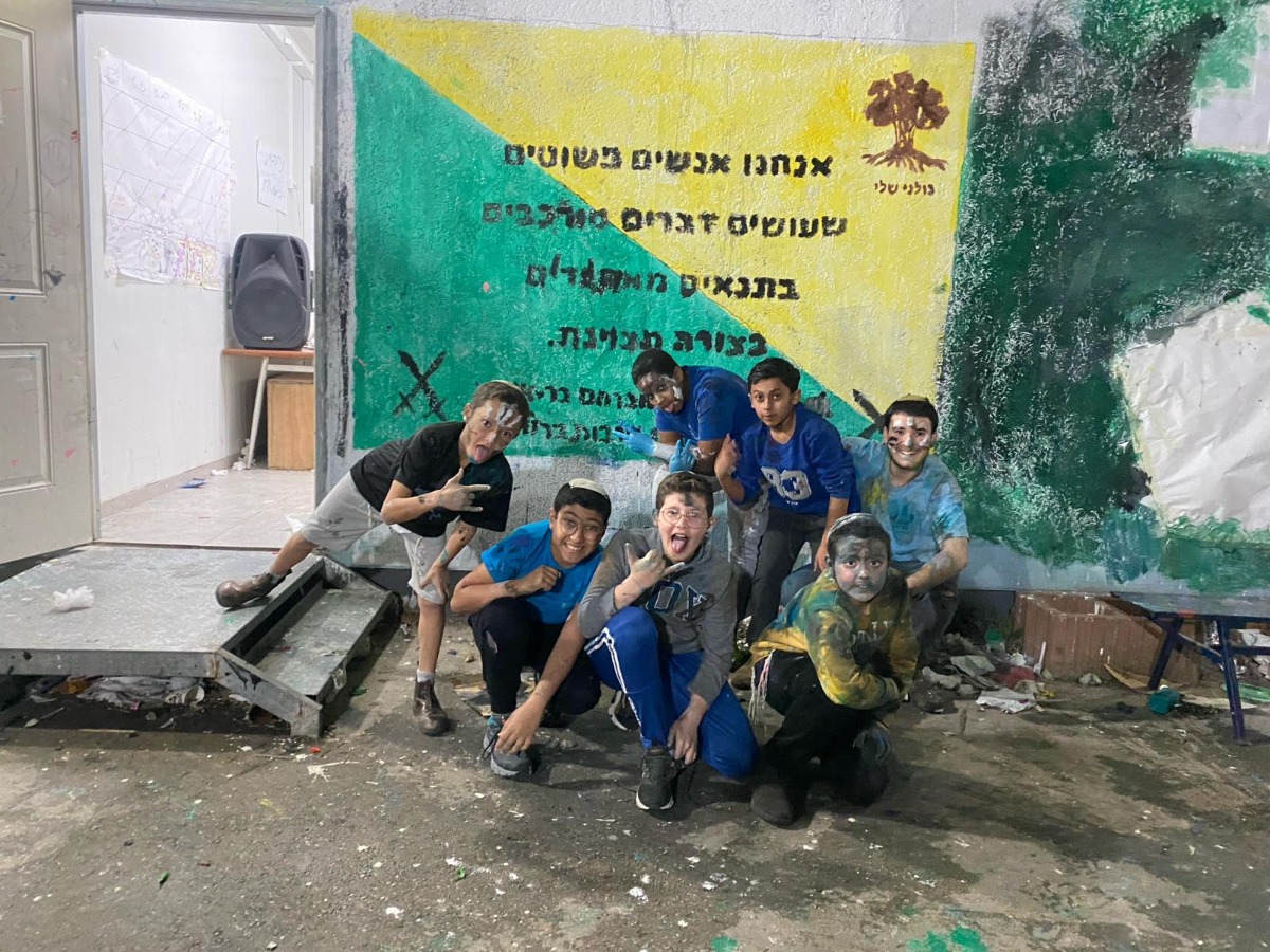 צביעת קירות "בגבורתם נלך"