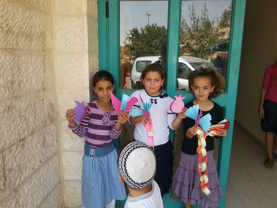 פעילות הכנת קישוטים לסוכה